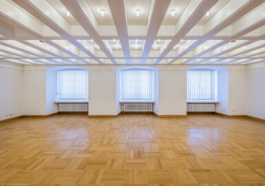 Schloss Bruchsal - Hauptbau / Corps de Logis - Von innen - Zwischengeschoss / 1. Obergeschoss, Südhälfte - Raum "Styrumsaal" (Größe: 72 m², Reihenbestuhlung: max. 60 Personen) - Blick nach Westen in den Raum (aufgenommen im Juni 2021, am Nachmittag) Schloss Bruchsal - Hauptbau / Corps de Logis - Von innen - Zwischengeschoss / 1. Obergeschoss, Südhälfte - Raum "Styrumsaal" (Größe: 72 m², Reihenbestuhlung: max. 60 Personen) - Blick nach Westen in den Raum (aufgenommen im Juni 2021, am Nachmittag)