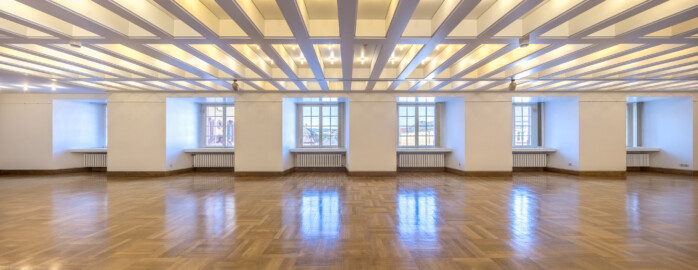 Schloss Bruchsal - Hauptbau / Corps de Logis - Von innen - Zwischengeschoss / 1. Obergeschoss, Südhälfte - Raum "Schönbornsaal" (Größe: 153 m², Reihenbestuhlung: max. 115 Personen) - Blick nach Süden in den Raum (aufgenommen im Juni 2021, am Vormittag) Schloss Bruchsal - Hauptbau / Corps de Logis - Von innen - Zwischengeschoss / 1. Obergeschoss, Südhälfte - Raum "Schönbornsaal" (Größe: 153 m², Reihenbestuhlung: max. 115 Personen) - Blick nach Süden in den Raum (aufgenommen im Juni 2021, am Vormittag)