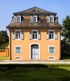 Waghäusel - Eremitage - Von Außen - Von Nordost - Blick auf den südwestlichen Kavalierspavillon, den "Fremdenbau" (aufgenommen im Juli 2021, am späten Vormittag)