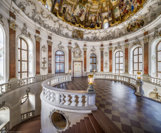 Schloss Bruchsal - Hauptbau / Corps de Logis - Beletage - Kuppelsaal - Von Nordosten - Blick vom nordöstlichen Fenster des Marmorsaals in den Kuppelsaal (aufgenommen im Juli 2021, am Nachmittag)