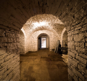 Schloss Bruchsal - Kirchturm - Von Innen - Von Süden - Blick nach Norden in das Kellergeschoss / das Fundament des Kirchturms (aufgenommen im Juli 2021, am späten Vormittag) Schloss Bruchsal - Kirchturm - Von Innen - Von Süden - Blick nach Norden in das Kellergeschoss / das Fundament des Kirchturms (aufgenommen im Juli 2021, am späten Vormittag)