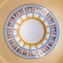 Waghäusel - Eremitage - Hauptbau - Von Innen - Erstes Obergeschoss - Rotunde - Von unten - Zentraler Blick nach oben in die Rotunde (aufgenommen im September 2021, am späten Vormittag) Waghäusel - Eremitage - Hauptbau - Von Innen - Erstes Obergeschoss - Rotunde - Von unten - Zentraler Blick nach oben in die Rotunde (aufgenommen im September 2021, am späten Vormittag)