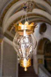 Schloss Bruchsal - Hauptbau / Corps de Logis - Erdgeschoss - Eingangshalle / Intrada - Von Nordosten - Blick auf die südliche hängende Laterne (Malereien ursprünglich von Giovanni Francesco Marchini, restauriert von Hermenegild Peiker) (aufgenommen im September 2021, am späten Vormittag) Schloss Bruchsal - Hauptbau / Corps de Logis - Erdgeschoss - Eingangshalle / Intrada - Von Nordosten - Blick auf die südliche hängende Laterne (Malereien ursprünglich von Giovanni Francesco Marchini, restauriert von Hermenegild Peiker) (aufgenommen im September 2021, am späten Vormittag)