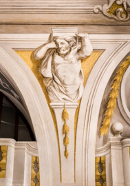 Schloss Bruchsal - Hauptbau / Corps de Logis - Erdgeschoss - Eingangshalle / Intrada - Nordseite - Blick auf die östliche (rechte) Herme (Malerei ursprünglich von Giovanni Francesco Marchini, restauriert von Hermenegild Peiker) (aufgenommen im September 2021, am späten Vormittag) Schloss Bruchsal - Hauptbau / Corps de Logis - Erdgeschoss - Eingangshalle / Intrada - Nordseite - Blick auf die östliche (rechte) Herme (Malerei ursprünglich von Giovanni Francesco Marchini, restauriert von Hermenegild Peiker) (aufgenommen im September 2021, am späten Vormittag)