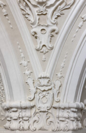 Bruchsal - Peterskirche / St. Peter - Von Innen - Vierungsgewölbe, Pendentif, Südwestecke - Stuckarbeiten (aufgenommen im Oktober 2021, am frühen Nachmittag, nach der Renovierung) Bruchsal - Peterskirche / St. Peter - Von Innen - Vierungsgewölbe, Pendentif, Südwestecke - Stuckarbeiten (aufgenommen im Oktober 2021, am frühen Nachmittag, nach der Renovierung)