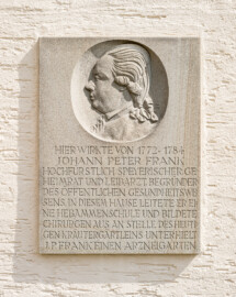 Schloss Bruchsal - Landhospital / Seminarbau - Innenhof, Westwand, nördlich des Durchgangs - Von Außen - Von Westen - Portraitrelief von Johann Peter Frank (1745-1821), Leibarzt und Amtsphysicus in Bruchsal von 1772 bis 1784, nach Bruchsal geholt von August von Limburg-Stirum (aufgenommen im April 2022, am Nachmittag) Schloss Bruchsal - Landhospital / Seminarbau - Innenhof, Westwand, nördlich des Durchgangs - Von Außen - Von Westen - Portraitrelief von Johann Peter Frank (1745-1821), Leibarzt und Amtsphysicus in Bruchsal von 1772 bis 1784, nach Bruchsal geholt von August von Limburg-Stirum (aufgenommen im April 2022, am Nachmittag)