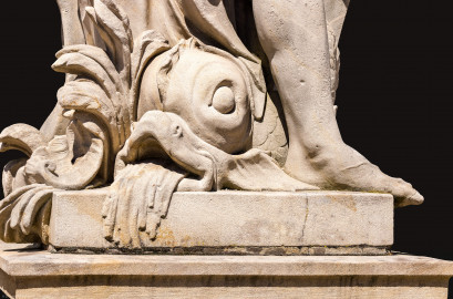 Schloss Bruchsal - Schlossgarten - Hauptachse, Nordseite, 3. Skulptur von Osten -Fischartige Figur (unten Mitte) der Skulptur "Das Wasser" aus dem Skulpturenensemble "Vier Elemente" (Kopie von Hans Volker Dursy; Original gehauen 1761 von Joachim Günther, befindet sich im Gartensaal des Hauptbaus) (aufgenommen im Juli 2022, am Nachmittag) Schloss Bruchsal - Schlossgarten - Hauptachse, Nordseite, 3. Skulptur von Osten -Fischartige Figur (unten Mitte) der Skulptur "Das Wasser" aus dem Skulpturenensemble "Vier Elemente" (Kopie von Hans Volker Dursy; Original gehauen 1761 von Joachim Günther, befindet sich im Gartensaal des Hauptbaus) (aufgenommen im Juli 2022, am Nachmittag)