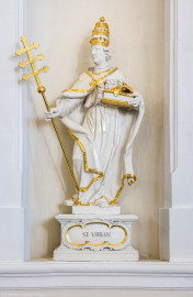 Bruchsal - Peterskirche / St. Peter - Vierung, Nordwestecke - Von Südosten- Blick auf eine Figur von St. Urban in einer Nische (gest. 230, von 222 bis 230 Bischof von Rom) (aufgenommen im August 2022, um die Mittagszeit, nach der Renovierung) Bruchsal - Peterskirche / St. Peter - Vierung, Nordwestecke - Von Südosten- Blick auf eine Figur von St. Urban in einer Nische (gest. 230, von 222 bis 230 Bischof von Rom) (aufgenommen im August 2022, um die Mittagszeit, nach der Renovierung)