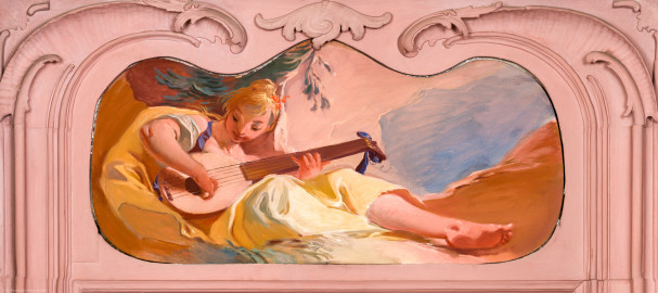 Bad Schönborn / Bad Mingolsheim - Schloss Kislau - Hauptbau - Von Innen - Schlafzimmer - Supraporte, über der südlichen Tür zum Gang - Von Osten - Blick auf die Supraporte: Musizierende junge Frau mit Laute; gemalt vermutlich 1968 von Wolfram Köberl (1927-2020) (aufgenommen im September 2022, am frühen Nachmittag) Bad Schönborn / Bad Mingolsheim - Schloss Kislau - Hauptbau - Von Innen - Schlafzimmer - Supraporte, über der südlichen Tür zum Gang - Von Osten - Blick auf die Supraporte: Musizierende junge Frau mit Laute; gemalt vermutlich 1968 von Wolfram Köberl (1927-2020) (aufgenommen im September 2022, am frühen Nachmittag)