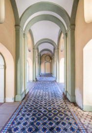 Bruchsal - Belvedere / Schießhaus - Von Innen - Mitteltrakt / Halle - Von Norden - Blick nach Süden in die (ehemalige) Halle; links der ehemalige Schießplatz (aufgenommen im Oktober 2022, am frühen Nachmittag) Bruchsal - Belvedere / Schießhaus - Von Innen - Mitteltrakt / Halle - Von Norden - Blick nach Süden in die (ehemalige) Halle; links der ehemalige Schießplatz (aufgenommen im Oktober 2022, am frühen Nachmittag)