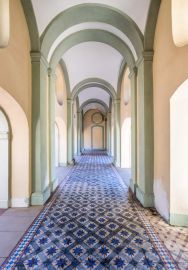 Bruchsal - Belvedere / Schießhaus - Von Innen - Mitteltrakt / Halle - Von Norden - Blick nach Süden in die (ehemalige) Halle; links der ehemalige Schießplatz (aufgenommen im Oktober 2022, am frühen Nachmittag) Bruchsal - Belvedere / Schießhaus - Von Innen - Mitteltrakt / Halle - Von Norden - Blick nach Süden in die (ehemalige) Halle; links der ehemalige Schießplatz (aufgenommen im Oktober 2022, am frühen Nachmittag)