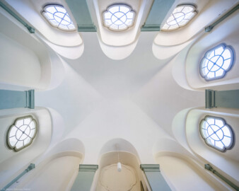 Bruchsal - Belvedere / Schießhaus - Von Innen - Nördlicher Fügel, Östlicher Raum - Von unten - Blick in das Gewölbe des Raums; oben ist Osten, links befindet sich die Tür zum Mitteltrakt / zur Halle, unten die Tür zur Spindeltreppe auf die Terrasse (aufgenommen im Oktober 2022, am Nachmittag) Bruchsal - Belvedere / Schießhaus - Von Innen - Nördlicher Fügel, Östlicher Raum - Von unten - Blick in das Gewölbe des Raums; oben ist Osten, links befindet sich die Tür zum Mitteltrakt / zur Halle, unten die Tür zur Spindeltreppe auf die Terrasse (aufgenommen im Oktober 2022, am Nachmittag)