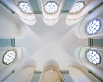 Bruchsal - Belvedere / Schießhaus - Von Innen - Nördlicher Fügel, Östlicher Raum - Von unten - Blick in das Gewölbe des Raums; oben ist Osten, links befindet sich die Tür zum Mitteltrakt / zur Halle, unten die Tür zur Spindeltreppe auf die Terrasse (aufgenommen im Oktober 2022, am Nachmittag) Bruchsal - Belvedere / Schießhaus - Von Innen - Nördlicher Fügel, Östlicher Raum - Von unten - Blick in das Gewölbe des Raums; oben ist Osten, links befindet sich die Tür zum Mitteltrakt / zur Halle, unten die Tür zur Spindeltreppe auf die Terrasse (aufgenommen im Oktober 2022, am Nachmittag)