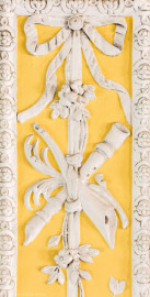 Schloss Bruchsal - Kammerflügel - Kammermusiksaal - Ostwand, schmale Bahn links der nordöstlichen Tür, oben - Musikinstrumente als Stuckdekoration (Saal ursprünglich gestaltet von Joachim Günther; heute genutzt von den Bruchsaler Schlosskonzerten) (aufgenommen im Februar 2023, am späten Vormittag) Schloss Bruchsal - Kammerflügel - Kammermusiksaal - Ostwand, schmale Bahn links der nordöstlichen Tür, oben - Musikinstrumente als Stuckdekoration (Saal ursprünglich gestaltet von Joachim Günther; heute genutzt von den Bruchsaler Schlosskonzerten) (aufgenommen im Februar 2023, am späten Vormittag)