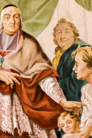 Schloss Bruchsal - Hauptbau / Corps de Logis - Beletage - Kuppelsaal - Kuppel - Von Westen - Ausschnitt aus dem rekonstruierten Kuppelfresko, oberhalb des Durchgangs zum Fürstensaal - Fürstbischof Damian Hugo Philipp von Schönborn-Buchheim als Erbauer der Residenz; links in rotem Kardinalshabit: Damian Hugo, im Hintergrund im grünen Mantel: Balthasar Neumann, Frau rechts: Personifikation der Architektur (urspünglich gemalt 1752 von Johannes Zick und Sohn Januarius, originalgetreu rekonstruiert 1966 von Karl Manninger) (aufgenommen im Februar 2023, am frühen Nachmittag) Schloss Bruchsal - Hauptbau / Corps de Logis - Beletage - Kuppelsaal - Kuppel - Von Westen - Ausschnitt aus dem rekonstruierten Kuppelfresko, oberhalb des Durchgangs zum Fürstensaal - Fürstbischof Damian Hugo Philipp von Schönborn-Buchheim als Erbauer der Residenz; links in rotem Kardinalshabit: Damian Hugo, im Hintergrund im grünen Mantel: Balthasar Neumann, Frau rechts: Personifikation der Architektur (urspünglich gemalt 1752 von Johannes Zick und Sohn Januarius, originalgetreu rekonstruiert 1966 von Karl Manninger) (aufgenommen im Februar 2023, am frühen Nachmittag)