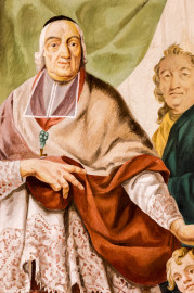 Schloss Bruchsal - Hauptbau / Corps de Logis - Beletage - Kuppelsaal - Kuppel - Von Westen - Ausschnitt aus dem rekonstruierten Kuppelfresko, oberhalb des Durchgangs zum Fürstensaal - Fürstbischof Damian Hugo Philipp von Schönborn-Buchheim als Erbauer der Residenz; links in rotem Kardinalshabit: Damian Hugo, im Hintergrund im grünen Mantel: Balthasar Neumann (urspünglich gemalt 1752 von Johannes Zick und Sohn Januarius, originalgetreu rekonstruiert 1966 von Karl Manninger) (aufgenommen im Februar 2023, am frühen Nachmittag) Schloss Bruchsal - Hauptbau / Corps de Logis - Beletage - Kuppelsaal - Kuppel - Von Westen - Ausschnitt aus dem rekonstruierten Kuppelfresko, oberhalb des Durchgangs zum Fürstensaal - Fürstbischof Damian Hugo Philipp von Schönborn-Buchheim als Erbauer der Residenz; links in rotem Kardinalshabit: Damian Hugo, im Hintergrund im grünen Mantel: Balthasar Neumann (urspünglich gemalt 1752 von Johannes Zick und Sohn Januarius, originalgetreu rekonstruiert 1966 von Karl Manninger) (aufgenommen im Februar 2023, am frühen Nachmittag)