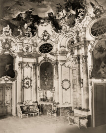 Schloss Bruchsal - Marmorsaal - Seite 27 - Auszug aus: "Georg Maria Eckert: Das Schloss zu Bruchsal in Photographieen / Rococo Ornamente aus dem Schlosse zu Bruchsal, 1871"; Digitalisat der Württembergische Landesbibliothek Stuttgart; Persistente URL: http://digital.wlb-stuttgart.de/purl/bsz517721902; gemeinfrei Schloss Bruchsal - Marmorsaal - Seite 27 - Auszug aus: "Georg Maria Eckert: Das Schloss zu Bruchsal in Photographieen / Rococo Ornamente aus dem Schlosse zu Bruchsal, 1871"; Digitalisat der Württembergische Landesbibliothek Stuttgart; Persistente URL: http://digital.wlb-stuttgart.de/purl/bsz517721902; gemeinfrei