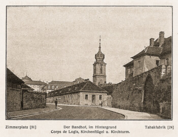 Schloss Bruchsal - Der Bandhof, im Hintergrund Corps de Logis, Kirchenflügel u. Kirchturm (Bildnachweis: Universitätsbibliothek Heidelberg, "Fritz Hirsch - Das Bruchsaler Schloß im XIX. Jahrhundert — Heidelberg 1906", Seite 56 - Public Domain - https://digi.ub.uni-heidelberg.de/diglit/hirsch1906)