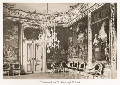 Bruchsal - Thronsaal im Großherzogliches Schloss, um 1911 (Bildnachweis: Landesarchiv Baden-Württemberg, Abt. Generallandesarchiv Karlsruhe, 69 Baden, Sammlung 1995 F I Nr. 85, 10; https://www.landesarchiv-bw.de/plink/?f=4-2080905-1; CC BY 3.0 DE)