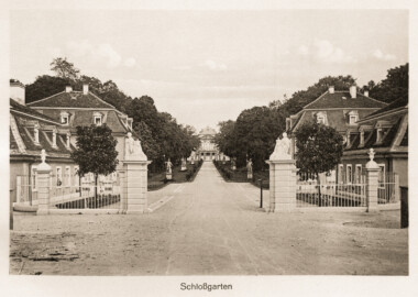 Bruchsal - Schlossgarten, um 1911 (Bildnachweis: Landesarchiv Baden-Württemberg, Abt. Generallandesarchiv Karlsruhe, 69 Baden, Sammlung 1995 F I Nr. 85, 14; https://www.landesarchiv-bw.de/plink/?f=4-2080920-1; CC BY 3.0 DE)