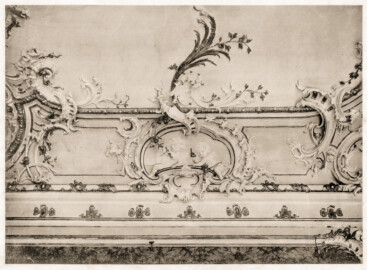 Schloss Bruchsal - Deckendetail (Bildnachweis: Tafel 16 aus dem Buch von Cornelius Gurlitt: Das Barock- und Rococo-Ornament Deutschlands - Die Architektur und das Kunstgewerbe des XVII. und XVIII. Jahrhunderts - 1885; SLUB; http://digital.slub-dresden.de/id44587287X/6; CC BY-SA 4.0)