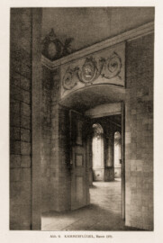 Schloss Bruchsal -- Kammerflügel, Raum vor Musiksaal -- Seite 38 -- "Fritz Hirsch - Das Bruchsaler Schloss aus Anlass der Renovation (1900 - 1909) -1910"; Digitalisat der Württembergische Landesbibliothek Stuttgart; Persistente URL: http://digital.wlb-stuttgart.de/purl/bsz517378221