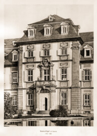 Schloss Bruchsal -- Kammerflügel, Südseite -- Blatt 15 -- "Fritz Hirsch - Das Bruchsaler Schloss aus Anlass der Renovation (1900 - 1909) -1910"; Digitalisat der Württembergische Landesbibliothek Stuttgart; Persistente URL: http://digital.wlb-stuttgart.de/purl/bsz517378221