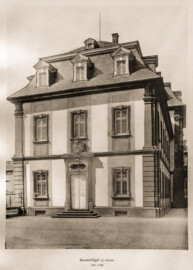 Schloss Bruchsal -- Kammerflügel, Ostseite -- Blatt 16 -- "Fritz Hirsch - Das Bruchsaler Schloss aus Anlass der Renovation (1900 - 1909) -1910"; Digitalisat der Württembergische Landesbibliothek Stuttgart; Persistente URL: http://digital.wlb-stuttgart.de/purl/bsz517378221