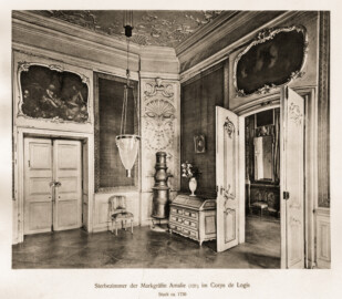 Schloss Bruchsal -- Sterbezimmer dre Markgräfin Amalie im Corps de Logis. Stuck ca. 1730 -- Blatt 31 -- Sterbezimmer der Markgräfin Amalie im Corps de Logis. Stuck ca. 1730 -- "Fritz Hirsch - Das Bruchsaler Schloss aus Anlass der Renovation (1900 - 1909) -1910"; Digitalisat der Württembergische Landesbibliothek Stuttgart; Persistente URL: http://digital.wlb-stuttgart.de/purl/bsz517378221