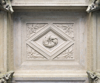 Schloss und Schlossgarten Schwetzingen - Garten - Minervatempel - Von innen - Blick nach oben auf das mittige Feld der Kasettendecke der Vorhalle; Feld mit mittiger Rosette, umrahmt von Rauten, umgeben von Akanthusblättern in den Zwickeln (Gesamter Bau: Breite ca. 7 Meter, Länge ca. 9 Meter, Innenraum kubisch; Rückseite zweigeschossig mit Kellerraum; Architekt: Nicolas de Pigage (1723-1796); Bauzeit: vermutlich zwischen 1767/68 und 1773) (aufgenommen im Mai 2023, am Nachmittag) Schloss und Schlossgarten Schwetzingen - Garten - Minervatempel - Von innen - Blick nach oben auf das mittige Feld der Kasettendecke der Vorhalle; Feld mit mittiger Rosette, umrahmt von Rauten, umgeben von Akanthusblättern in den Zwickeln (Gesamter Bau: Breite ca. 7 Meter, Länge ca. 9 Meter, Innenraum kubisch; Rückseite zweigeschossig mit Kellerraum; Architekt: Nicolas de Pigage (1723-1796); Bauzeit: vermutlich zwischen 1767/68 und 1773) (aufgenommen im Mai 2023, am Nachmittag)