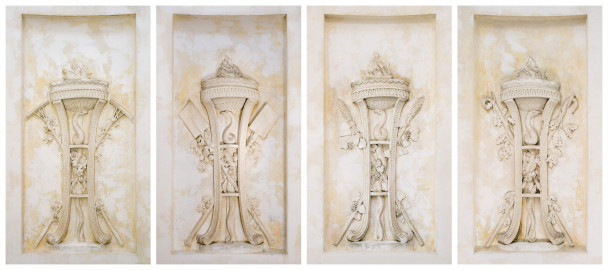 Schloss und Schlossgarten Schwetzingen - Garten - Tempel der Botanik - Von innen - Untere vier große Wandfelder - Blick auf vier Stuckreliefs, die Vier Jahreszeiten symbolisierend; v.l.n.r.: Frühling (im Südwesten), Sommer (im Nordwesten), Herbst (im Südosten), Winter (im Nordosten); Stuckateur Joseph Anton Pozzi (1732-1811) (Tempel: Durchmesser ca. 7 Meter; Bauzeit: 1777-1780; Architekt: Nicolas de Pigage) (aufgenommen im September 2023, am späten Vormittag) Schloss und Schlossgarten Schwetzingen - Garten - Tempel der Botanik - Von innen - Untere vier große Wandfelder - Blick auf vier Stuckreliefs, die Vier Jahreszeiten symbolisierend; v.l.n.r.: Frühling (im Südwesten), Sommer (im Nordwesten), Herbst (im Südosten), Winter (im Nordosten); Stuckateur Joseph Anton Pozzi (1732-1811) (Tempel: Durchmesser ca. 7 Meter; Bauzeit: 1777-1780; Architekt: Nicolas de Pigage) (aufgenommen im September 2023, am späten Vormittag)