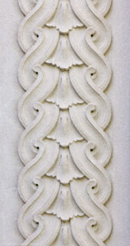 Schloss und Schlossgarten Schwetzingen - Garten - Tempel der Botanik - Von außen - Portal - Von Osten - Blick auf einen Ausschnitt des linken senkrechten Rahmens mit einem Flechtband; Portal geschaffen von Franz Conrad Linck (1730-1793) (Tempel: Durchmesser ca. 7 Meter; Bauzeit: 1777-1780; Architekt: Nicolas de Pigage) (aufgenommen im September 2023, am Nachmittag) Schloss und Schlossgarten Schwetzingen - Garten - Tempel der Botanik - Von außen - Portal - Von Osten - Blick auf einen Ausschnitt des linken senkrechten Rahmens mit einem Flechtband; Portal geschaffen von Franz Conrad Linck (1730-1793) (Tempel: Durchmesser ca. 7 Meter; Bauzeit: 1777-1780; Architekt: Nicolas de Pigage) (aufgenommen im September 2023, am Nachmittag)