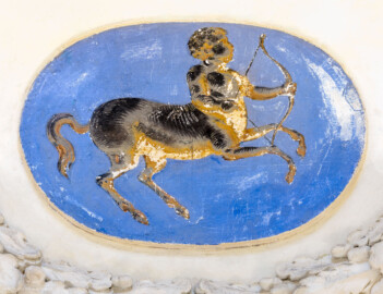 Schloss und Schlossgarten Schwetzingen - Garten - Tempel der Botanik - Von innen - 12 Tierkreiszeichen unterhalb der Kuppel - Blick auf das Tierkreiszeichen Schütze (Tempel: Durchmesser ca. 7 Meter; Bauzeit: 1777-1780; Architekt: Nicolas de Pigage) (aufgenommen im September 2023, am späten Vormittag) Schloss und Schlossgarten Schwetzingen - Garten - Tempel der Botanik - Von innen - 12 Tierkreiszeichen unterhalb der Kuppel - Blick auf das Tierkreiszeichen Schütze (Tempel: Durchmesser ca. 7 Meter; Bauzeit: 1777-1780; Architekt: Nicolas de Pigage) (aufgenommen im September 2023, am späten Vormittag)