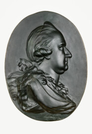 Schloss und Schlossgarten Schwetzingen - Schloss - Mittelbau - Von innen - 1. Obergeschoss - Appartment des Kurfürsten - Konferenzzimmer - Südwand, rechts der Mitte - Portrait-Relief von Kurfürst Carl Theodor (1724-1799, reg. 1742-1799) (Bildhauer: Franz Conrad Linck (1730-1793), Datierung: 1777; Material: Gips, schwarz gefärbt) (aufgenommen im Januar 2024, am  Nachmittag)
