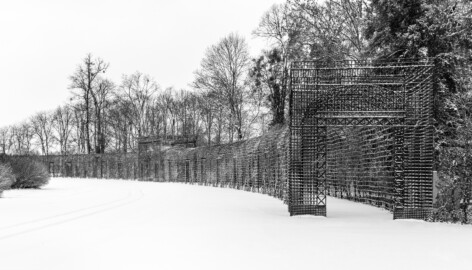 Schloss und Schlossgarten Schwetzingen - Garten - Kreisparterre - Südlicher Laubengang - Von Nordwest - Blick nach Südost auf den südlichen Laubengang bei Schneefall (aufgenommen im Januar 2024, am frühen Nachmittag)