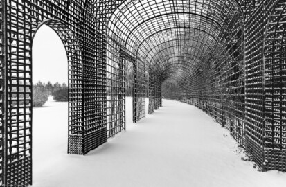 Schloss und Schlossgarten Schwetzingen - Garten - Kreisparterre - Südlicher Laubengang - Von Nordwest - Blick nach Südost in den südlichen Laubengang bei Schneefall (aufgenommen im Januar 2024, am frühen Nachmittag)
