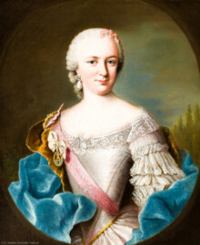 Schloss und Schlossgarten Schwetzingen - Schloss - Mittelbau - Von innen - 1. Obergeschoss - Dienerschaftsräume / Degagements - Kammerdienerinnen-Zimmer - Westwand, links der Tür zum Schlafzimmer - Vermutlich Porträt der Sophia von Dalberg, Hofdame der Kurfürstin Elisabeth Auguste; Halbbildnis, ohne Hände, in gemaltem Oval, Ordensband mit Medaillon an weißer Schleife (Maler: Johann Georg Ziesenis der Jüngere (1716-1776), Datierung: um 1745-1750; Öl/Leinwand, Höhe x Breite 45,5 x 37,4 cm; Rückseite später beschriftet: "Nro. 17 / Sophia, freyin von Dalberg, / HofDame 1749."; Inv.-Nr. G 3843) (aufgenommen im Februar 2024, um die Mittagszeit) Schloss und Schlossgarten Schwetzingen - Schloss - Mittelbau - Von innen - 1. Obergeschoss - Dienerschaftsräume / Degagements - Kammerdienerinnen-Zimmer - Westwand, links der Tür zum Schlafzimmer - Vermutlich Porträt der Sophia von Dalberg, Hofdame der Kurfürstin Elisabeth Auguste; Halbbildnis, ohne Hände, in gemaltem Oval, Ordensband mit Medaillon an weißer Schleife (Maler: Johann Georg Ziesenis der Jüngere (1716-1776), Datierung: um 1745-1750; Öl/Leinwand, Höhe x Breite 45,5 x 37,4 cm; Rückseite später beschriftet: "Nro. 17 / Sophia, freyin von Dalberg, / HofDame 1749."; Inv.-Nr. G 3843) (aufgenommen im Februar 2024, um die Mittagszeit)