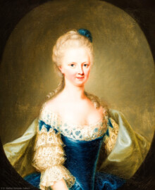 Schloss und Schlossgarten Schwetzingen - Schloss - Mittelbau - Von innen - 1. Obergeschoss - Dienerschaftsräume / Degagements - Kammerdienerinnen-Zimmer - Westwand, links der Tür zum Schlafzimmer - Porträt einer Hofdame der Kurfürstin Elisabeth Auguste; Halbbildnis, ohne Hände, in gemaltem Oval (Maler und Datierung: unklar) (aufgenommen im Februar 2024, um die Mittagszeit) Schloss und Schlossgarten Schwetzingen - Schloss - Mittelbau - Von innen - 1. Obergeschoss - Dienerschaftsräume / Degagements - Kammerdienerinnen-Zimmer - Westwand, links der Tür zum Schlafzimmer - Porträt einer Hofdame der Kurfürstin Elisabeth Auguste; Halbbildnis, ohne Hände, in gemaltem Oval (Maler und Datierung: unklar) (aufgenommen im Februar 2024, um die Mittagszeit)