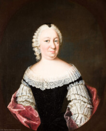 Schloss und Schlossgarten Schwetzingen - Schloss - Mittelbau - Von innen - 1. Obergeschoss - Dienerschaftsräume / Degagements - Kammerdienerinnen-Zimmer - Südwand, rechts des Fensters - Vermutlich Porträt der Petronella Gräfin von Hoensbroeck, Fräulein-Hofmeisterin der Kurfürstin Elisabeth Auguste; Halbbildnis, ohne Hände, in gemaltem Oval (Maler: Johann Georg Ziesenis der Jüngere (1716-1776), Datierung: um 1745-1750; Öl/Leinwand, Höhe x Breite 45,5 x 37,7 cm; Rückseite später beschriftet: "Nro. 4 / Petronella, gräfin von Hoensbroeck / gebohrne gräffin von NesselRoth, / fräulein Hofmeisterin. 1744."; Inv.-Nr. G 3831) (aufgenommen im Februar 2024, am frühen Nachmittag) Schloss und Schlossgarten Schwetzingen - Schloss - Mittelbau - Von innen - 1. Obergeschoss - Dienerschaftsräume / Degagements - Kammerdienerinnen-Zimmer - Südwand, rechts des Fensters - Vermutlich Porträt der Petronella Gräfin von Hoensbroeck, Fräulein-Hofmeisterin der Kurfürstin Elisabeth Auguste; Halbbildnis, ohne Hände, in gemaltem Oval (Maler: Johann Georg Ziesenis der Jüngere (1716-1776), Datierung: um 1745-1750; Öl/Leinwand, Höhe x Breite 45,5 x 37,7 cm; Rückseite später beschriftet: "Nro. 4 / Petronella, gräfin von Hoensbroeck / gebohrne gräffin von NesselRoth, / fräulein Hofmeisterin. 1744."; Inv.-Nr. G 3831) (aufgenommen im Februar 2024, am frühen Nachmittag)