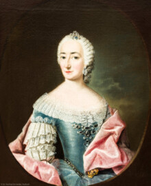 Schloss und Schlossgarten Schwetzingen - Schloss - Mittelbau - Von innen - 1. Obergeschoss - Dienerschaftsräume / Degagements - Kammerdienerinnen-Zimmer - Südwand, rechts des Fensters - Vermutlich Porträt der Rosa Gräfin von Merode, Kammerfräulein der Kurfürstin Elisabeth Auguste; Halbbildnis, ohne Hände, in gemaltem Oval, mit goldenem Kammerschlüssel an einer Schleife an der Taille (Maler: Johann Georg Ziesenis der Jüngere (1716-1776), Datierung: um 1745-1750; Öl/Leinwand, Höhe x Breite 45,3 x 37,5 cm; Rückseite später beschriftet: "Nro. 10 / Rosa, gräfin von Merode, / Hof dame 1743. / Camer fräulein 1746."; Inv.-Nr. G 3837) (aufgenommen im Februar 2024, am Nachmittag) Schloss und Schlossgarten Schwetzingen - Schloss - Mittelbau - Von innen - 1. Obergeschoss - Dienerschaftsräume / Degagements - Kammerdienerinnen-Zimmer - Südwand, rechts des Fensters - Vermutlich Porträt der Rosa Gräfin von Merode, Kammerfräulein der Kurfürstin Elisabeth Auguste; Halbbildnis, ohne Hände, in gemaltem Oval, mit goldenem Kammerschlüssel an einer Schleife an der Taille (Maler: Johann Georg Ziesenis der Jüngere (1716-1776), Datierung: um 1745-1750; Öl/Leinwand, Höhe x Breite 45,3 x 37,5 cm; Rückseite später beschriftet: "Nro. 10 / Rosa, gräfin von Merode, / Hof dame 1743. / Camer fräulein 1746."; Inv.-Nr. G 3837) (aufgenommen im Februar 2024, am Nachmittag)