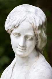 Schloss und Schlossgarten Schwetzingen - Garten - Nördliche Angloise - Galateabrunnen - Von Osten - Blick auf den Kopf der Galatea, einer Nymphe der griechischen Mythologie (Bildhauer: Gabriel Grupello (1644-1730), Datierung: um 1715) (aufgenommen im Juli 2024, am Vormittag)
