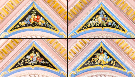 Schloss und Schlossgarten Schwetzingen - Garten - Türkischer Garten / Moscheegarten - Kreuzgang - Südliches Priesterkabinett - Von Innen - Decke - Collage mit den vier Zwickeln des inneren Teils der Decke mit naturalistischem Blumendekors; v.o.n.u.: Südost, Südwest, Nordost, Nordwest (Kreuzgang: Länge x Breite mit Anbauten ca. 125 Meter x ca. 60 Meter; Priesterkabinett: Länge x Breite ca. 8 Meter x 8 Meter; Bauzeit: 1782-1795; Architekt: Nicolas de Pigage; Gesamtrestaurierung Moscheeanlage: ca. 1995 bis 2007) (aufgenommen im Juli 2024, am späten Vormittag) Schloss und Schlossgarten Schwetzingen - Garten - Türkischer Garten / Moscheegarten - Kreuzgang - Südliches Priesterkabinett - Von Innen - Decke - Collage mit den vier Zwickeln des inneren Teils der Decke mit naturalistischem Blumendekors; v.o.n.u.: Südost, Südwest, Nordost, Nordwest (Kreuzgang: Länge x Breite mit Anbauten ca. 125 Meter x ca. 60 Meter; Priesterkabinett: Länge x Breite ca. 8 Meter x 8 Meter; Bauzeit: 1782-1795; Architekt: Nicolas de Pigage; Gesamtrestaurierung Moscheeanlage: ca. 1995 bis 2007) (aufgenommen im Juli 2024, am späten Vormittag)