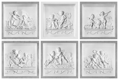Schloss und Schlossgarten Schwetzingen - Schloss - Küchenflügel / Küchenbau -  Längsbau - Von innen - Erdgeschoss - Gang - Ost- und Westseite - 2. / 1. / 3. Stuckrelief der Westseite, von Osten aus gezählt (oben) und 1. bis 3. Stuckrelief der Ostseite, von Westen aus gezählt (unten) - Blick auf sechs Stuckreliefs in den vertieften Wandfeldern mit je zwei Putti (Bildhauer/Stuckateur und Datierung unbekannt; Ausnahme Stuckrelief unten ganz rechts: "Allegorie der Dichtkunst", Bildhauer/Stuckateur Hans Volker Dursy (1925-1991), Datierung: 1968, Darstellung in Anlehnung an eine Vase von Francesco Carabelli (1737-1798) beim Arionbrunnen) (Küchenflügel: L-förmig, Länge x Breite Längsbau ca. 75 x 13 Meter, Querbau ca. 25 x 11 Meter; Architekt: Nicolas de Pigage (1723-1796); Fertigstellung: 1761, letzte Renovierung: 2009-2012) (aufgenommen im September 2024)