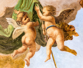Schloss und Schlossgarten Schwetzingen - Garten - Gesandtenhaus (ehemaliges Prinzenhaus) / Amtsgericht - Von Innen - 1. Obergeschoss - Großer Sitzungssaal - Blick auf Figuren des neuzeitlichen Deckengemäldes (Gemälde: eine allegorische Darstellung des Friedens; Maler: Carolus Vocke (1899-1979); Datierung: nach 1945) (aufgenommen im Oktober 2024, am späten Nachmittag) Schloss und Schlossgarten Schwetzingen - Garten - Gesandtenhaus (ehemaliges Prinzenhaus) / Amtsgericht - Von Innen - 1. Obergeschoss - Großer Sitzungssaal - Blick auf Figuren des neuzeitlichen Deckengemäldes (Gemälde: eine allegorische Darstellung des Friedens; Maler: Carolus Vocke (1899-1979); Datierung: nach 1945) (aufgenommen im Oktober 2024, am späten Nachmittag)