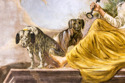 Schloss und Schlossgarten Schwetzingen - Garten - Gesandtenhaus (ehemaliges Prinzenhaus) / Amtsgericht - Von Innen - 1. Obergeschoss - Großer Sitzungssaal - Blick auf Figuren des neuzeitlichen Deckengemäldes (Gemälde: eine allegorische Darstellung des Friedens; Maler: Carolus Vocke (1899-1979); Datierung: nach 1945) (aufgenommen im Oktober 2024, am Nachmittag) Schloss und Schlossgarten Schwetzingen - Garten - Gesandtenhaus (ehemaliges Prinzenhaus) / Amtsgericht - Von Innen - 1. Obergeschoss - Großer Sitzungssaal - Blick auf Figuren des neuzeitlichen Deckengemäldes (Gemälde: eine allegorische Darstellung des Friedens; Maler: Carolus Vocke (1899-1979); Datierung: nach 1945) (aufgenommen im Oktober 2024, am Nachmittag)