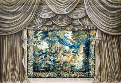 Schloss und Schlossgarten Schwetzingen - Garten - Schlosstheater - Von innen - Bühne / Bühnenprospekte - Bühnenprospekt "Jupiter Transformatus" mit der Darstellung von Jupiter und Antiope, gemalt als Gobelin / Tapisserie; Breite x Höhe: ca. 8,6 x 6,2 Meter (Gesamter Bau: Länge x Breite: ca. 62 x 35 Meter; Architekt: Nicolas de Pigage (1723-1796); Bauzeit: 1752-1753, Erweiterung 1762, Sanierung: 1937, Renovierung: 1952, Generalsanierung / Umbau 1971-1974, Restaurierung: 1999-2005) (aufgenommen im Januar 2025, am frühen Nachmittag) Schloss und Schlossgarten Schwetzingen - Garten - Schlosstheater - Von innen - Bühne / Bühnenprospekte - Bühnenprospekt "Jupiter Transformatus" mit der Darstellung von Jupiter und Antiope, gemalt als Gobelin / Tapisserie; Breite x Höhe: ca. 8,6 x 6,2 Meter (Gesamter Bau: Länge x Breite: ca. 62 x 35 Meter; Architekt: Nicolas de Pigage (1723-1796); Bauzeit: 1752-1753, Erweiterung 1762, Sanierung: 1937, Renovierung: 1952, Generalsanierung / Umbau 1971-1974, Restaurierung: 1999-2005) (aufgenommen im Januar 2025, am frühen Nachmittag)