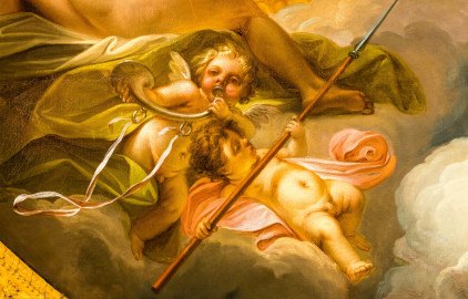 Schloss und Schlossgarten Schwetzingen - Garten - Badhaus - Von innen - Ovalsaal - Deckengemälde - Von unten - Ausschnitt aus dem Deckengemälde "Aurora vertreibt die Nacht"; Putti mit Jagdhorn und Lanze, im Bild unterhalb Uranus (Maler: Nicolas Guibal (1725-1784); Datierung: 1772; Signaturen: links unten "N. Guibal Lotharingus inv et fecit 1772" und rechts unten "N. Guibal Lotharingus invenit et pinxit 1772"; Öl auf Leinwand, mit vergoldeten Eichenlaubkranz eingefasst; Restaurierungen: 1890, 1949, 2006) (Gesamter Bau: Länge x Breite ca. 18 x 14 Meter, Höhe ca. 10 Meter; Architekt: Nicolas de Pigage (1723-1796); Bauzeit: 1768-1772; Gesamtinstandsetzung innen und außen: 1999-2006) (aufgenommen im Oktober 2025, am Nachmittag) Schloss und Schlossgarten Schwetzingen - Garten - Badhaus - Von innen - Ovalsaal - Deckengemälde - Von unten - Ausschnitt aus dem Deckengemälde "Aurora vertreibt die Nacht"; Putti mit Jagdhorn und Lanze, im Bild unterhalb Uranus (Maler: Nicolas Guibal (1725-1784); Datierung: 1772; Signaturen: links unten "N. Guibal Lotharingus inv et fecit 1772" und rechts unten "N. Guibal Lotharingus invenit et pinxit 1772"; Öl auf Leinwand, mit vergoldeten Eichenlaubkranz eingefasst; Restaurierungen: 1890, 1949, 2006) (Gesamter Bau: Länge x Breite ca. 18 x 14 Meter, Höhe ca. 10 Meter; Architekt: Nicolas de Pigage (1723-1796); Bauzeit: 1768-1772; Gesamtinstandsetzung innen und außen: 1999-2006) (aufgenommen im Oktober 2025, am Nachmittag)