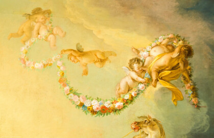Schloss und Schlossgarten Schwetzingen - Garten - Badhaus - Von innen - Ovalsaal - Deckengemälde - Von unten - Ausschnitt aus dem Deckengemälde "Aurora vertreibt die Nacht"; im Bild oben: schwebende Putti mit Rosenkränzen (Maler: Nicolas Guibal (1725-1784); Datierung: 1772; Signaturen: links unten "N. Guibal Lotharingus inv et fecit 1772" und rechts unten "N. Guibal Lotharingus invenit et pinxit 1772"; Öl auf Leinwand, mit vergoldeten Eichenlaubkranz eingefasst;  Restaurierungen: 1890, 1949, 2006) (Gesamter Bau: Länge x Breite ca. 18 x 14 Meter, Höhe ca. 10 Meter; Architekt: Nicolas de Pigage (1723-1796); Bauzeit: 1768-1772; Gesamtinstandsetzung innen und außen: 1999-2006) (aufgenommen im Oktober 2025, am Nachmittag)