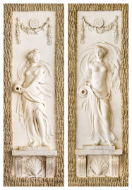 Schloss und Schlossgarten Schwetzingen - Garten - Badhaus - Von innen - Baderaum - Najaden - Nordseite, links und Südseite, rechts - Blick auf zwei hochrechteckige Felder, außen mit Tropfsteinstuck, innen mit eingetieften Feldern, darin Reliefdarstellungen zweier Najaden (Nymphen in der griechischen Mythologie, wachen über Quellen, Bäche, Flüsse, Sümpfe, Teiche und Seen) (Stuckateur: Giuseppe Antonio Pozzi (1732–1811)) (Gesamter Bau: Länge x Breite ca. 18 x 14 Meter, Höhe ca. 10 Meter; Architekt: Nicolas de Pigage (1723-1796); Bauzeit: 1768-1772; Gesamtinstandsetzung innen und außen: 1999-2006) (aufgenommen im Oktober 2025, am späten Nachmittag) Schloss und Schlossgarten Schwetzingen - Garten - Badhaus - Von innen - Baderaum - Najaden - Nordseite, links und Südseite, rechts - Blick auf zwei hochrechteckige Felder, außen mit Tropfsteinstuck, innen mit eingetieften Feldern, darin Reliefdarstellungen zweier Najaden (Nymphen in der griechischen Mythologie, wachen über Quellen, Bäche, Flüsse, Sümpfe, Teiche und Seen) (Stuckateur: Giuseppe Antonio Pozzi (1732–1811)) (Gesamter Bau: Länge x Breite ca. 18 x 14 Meter, Höhe ca. 10 Meter; Architekt: Nicolas de Pigage (1723-1796); Bauzeit: 1768-1772; Gesamtinstandsetzung innen und außen: 1999-2006) (aufgenommen im Oktober 2025, am späten Nachmittag)