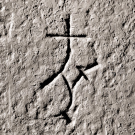 Schloss und Schlossgarten Schwetzingen - Schloss - Mittelbau - Von innen - Erdgeschoss, Nordseite - Besucherzentrum / ehemaliger Hochkeller - 3. Gurtbogen von Osten - Blick auf das 6. Steinmetzzeichen (von Süden und von unten aus gezählt) (Raum: Länge x Breite: ca. 16 x 6 Meter, Höhe (bis Schlussstein): ca. 3,5 Meter; 4 Joche, 3 Gurtbögen, 3 Kreuzrippengewölbe, ein Kreuzgratgewölbe im Osten; Nordwand: 2 Fenster, 2 vermauerte Öffnungen, Standerker: 1 kleines Fenster, Südwand: 3 Türen, Ostwand: verschlossene Durchgangstür) (Mittelbau: Länge Westseite ca. 45 Meter, Breite Süd-/Nordseite ca. 38 Meter; Wiederaufbau / Erweiterung: 1698-1717; Architekt: Johann Adam Breunig) (aufgenommen im November 2025, am Nachmittag) Schloss und Schlossgarten Schwetzingen - Schloss - Mittelbau - Von innen - Erdgeschoss, Nordseite - Besucherzentrum / ehemaliger Hochkeller - 3. Gurtbogen von Osten - Blick auf das 6. Steinmetzzeichen (von Süden und von unten aus gezählt) (Raum: Länge x Breite: ca. 16 x 6 Meter, Höhe (bis Schlussstein): ca. 3,5 Meter; 4 Joche, 3 Gurtbögen, 3 Kreuzrippengewölbe, ein Kreuzgratgewölbe im Osten; Nordwand: 2 Fenster, 2 vermauerte Öffnungen, Standerker: 1 kleines Fenster, Südwand: 3 Türen, Ostwand: verschlossene Durchgangstür) (Mittelbau: Länge Westseite ca. 45 Meter, Breite Süd-/Nordseite ca. 38 Meter; Wiederaufbau / Erweiterung: 1698-1717; Architekt: Johann Adam Breunig) (aufgenommen im November 2025, am Nachmittag)